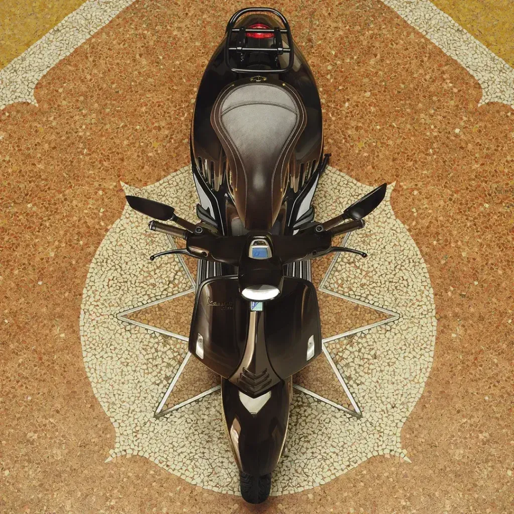 Vespa 946 Horse: Çin Zodyak'ının At Yılına Özel Sınırlı Sayıda Üretilen Scooter Modeli Tanıtıldı