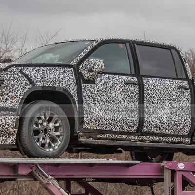 2027 Chevrolet Silverado Spy Shots Reveal Refined Design and Familiar Powertrain Hints