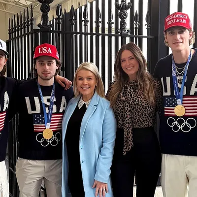 جدل حول لاعبي منتخب أمريكا للهوكي بسبب قبعات "MAGA"