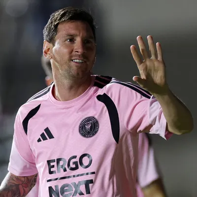 Messi Scores Penalty, Inter Miami Wins Amidst Fan Incursions in Puerto Rico