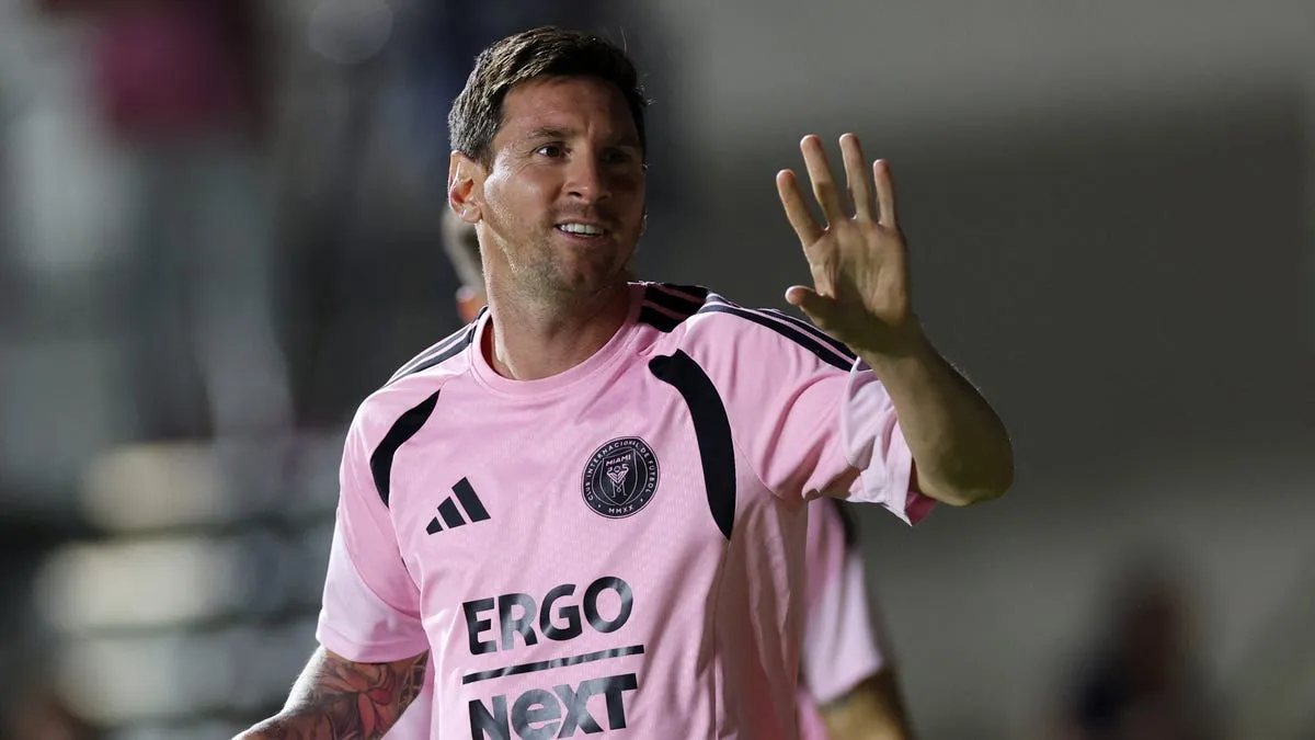 Messi, Gol Attı ve Sahaya Giren Taraftar Tarafından Yere Düşürüldü: İnter Miami Maçında Yaşananlar