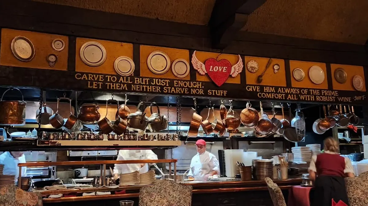 John Wayne'in Vazgeçilmez Steakhouse'u: Dev Porsiyonlarıyla Ünlü Gulliver's Restoran