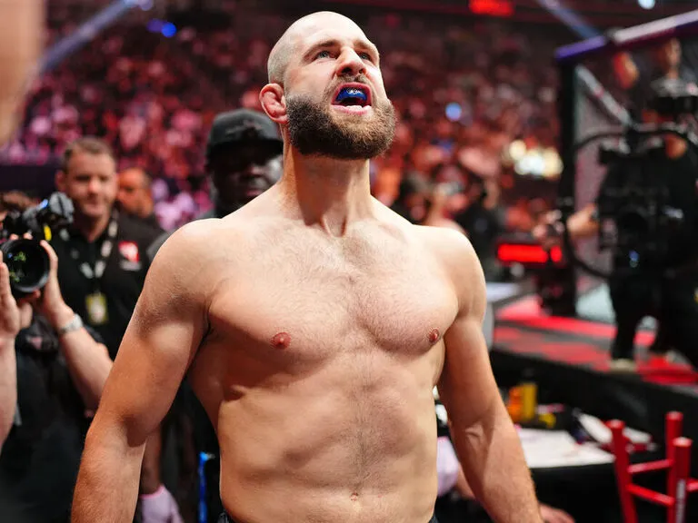 UFC 327 Boks Gecesi: İki Unvan Maçı ve Çekişmeli Karşılaşmalar Miami'de