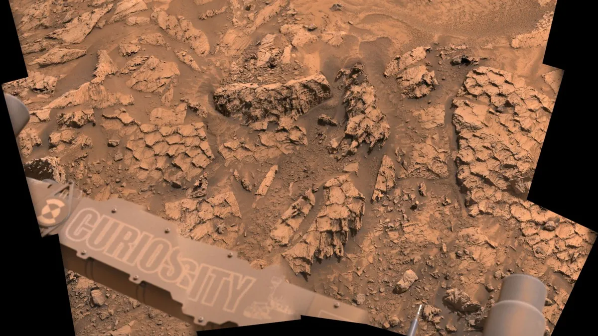 Mars'ta 'Ejderha Pulları' Benzeri Kayalar: Meraklı Robotun Şaşırtıcı Keşfi