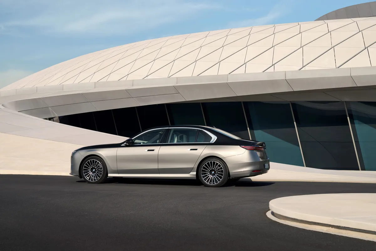 2027 BMW 7 Serisi'nin Yepyeni Tasarımı ve Yenilikleri Göz Kamaştırıyor