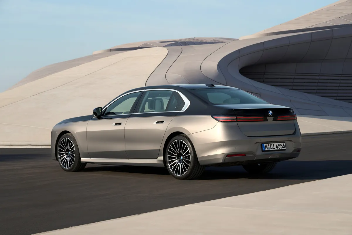 2027 BMW 7 Serisi'nin Yepyeni Tasarımı ve Yenilikleri Göz Kamaştırıyor