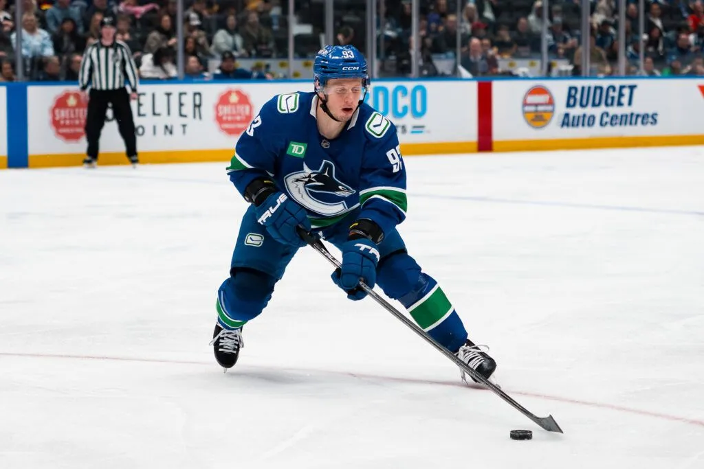 Marco Rossi'nin Durumu Vancouver Canucks'ta Endişe Yaratıyor: Sakat Oynamanın Bedeli Ağır Olabilir