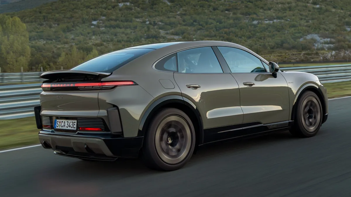 2026 Porsche Cayenne Coupe Elektrikli Modeli Piyasaya Sürüldü: Coupe Tasarımının Yükselişi