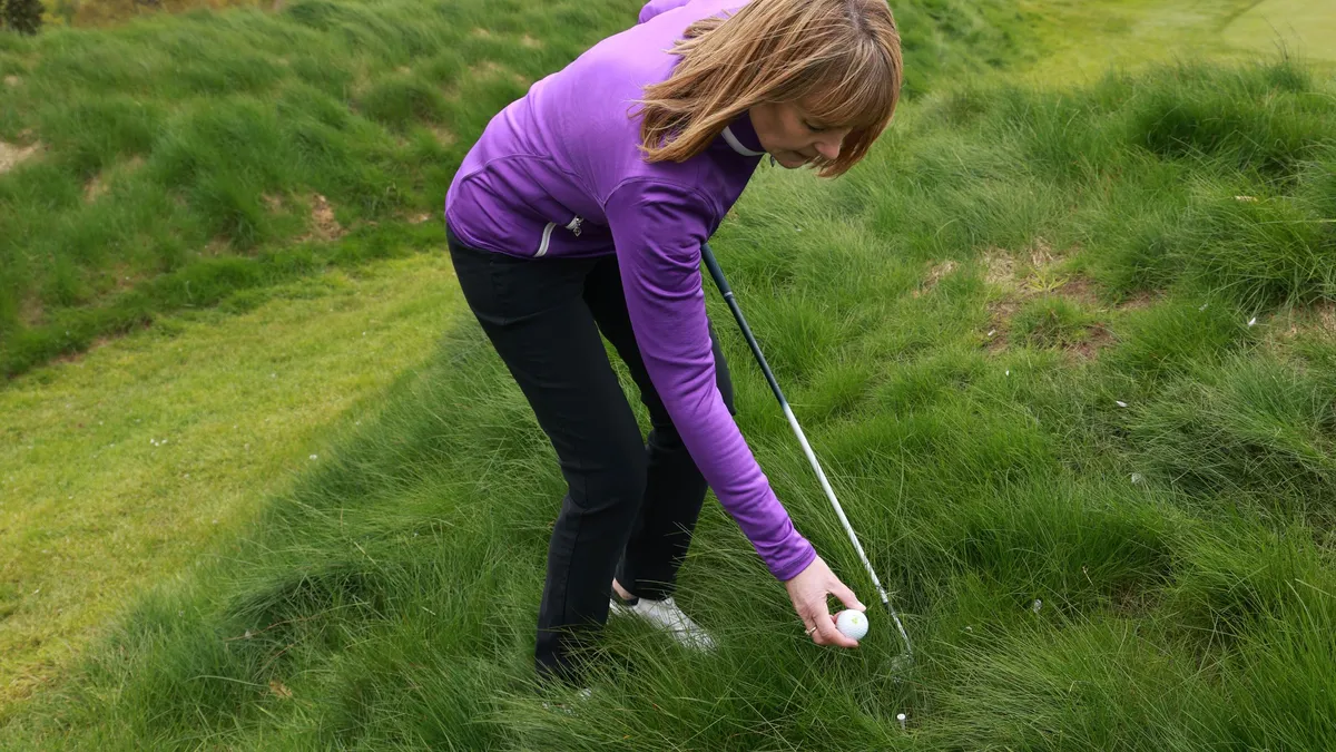 Golf Topunun Engebeli Alanda Gömülü Olması Durumunda Kurallar Ne Diyor?