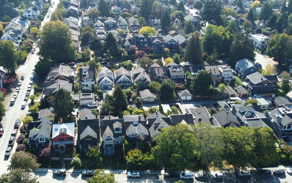 British Columbia Konut Piyasasında Düşüş Beklentisi: Satışlar ve Fiyatlar Geriliyor