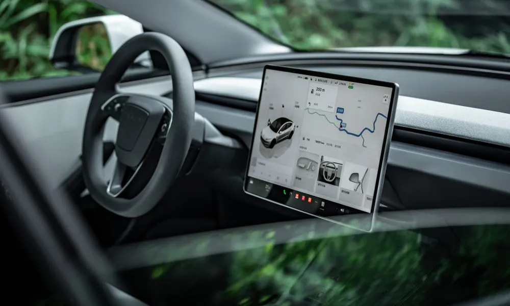 Tesla'nın Tam Kendi Kendine Sürüş Sistemi: Navigasyon Hataları Mercek Altında