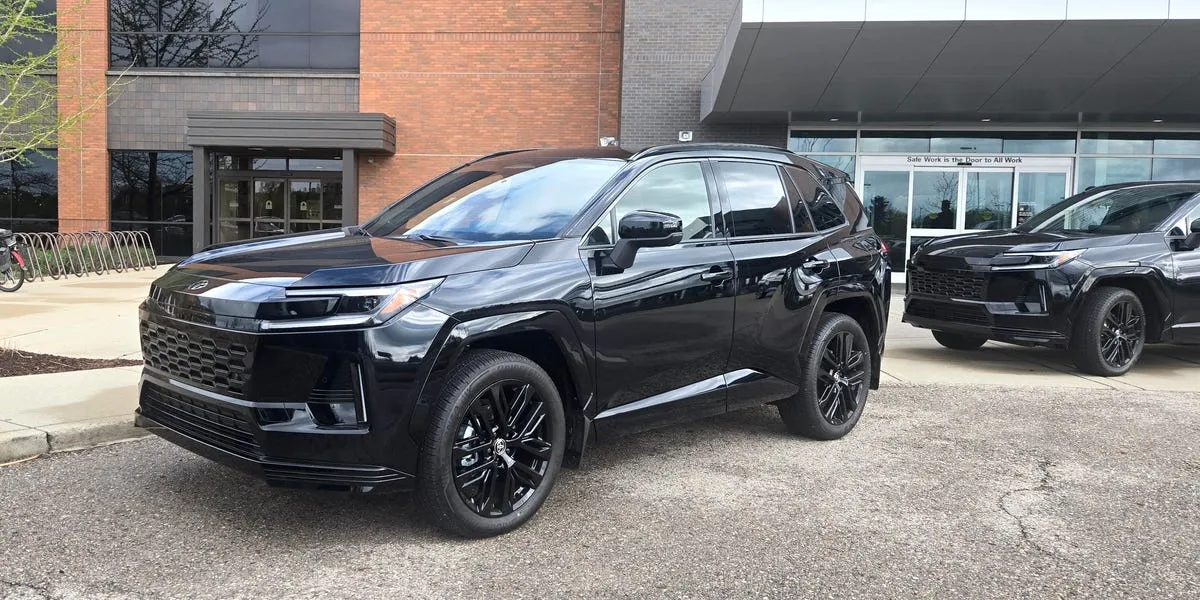 2026 Toyota RAV4 Hibrit: Yenilenen Teknolojisi ve Sürüş Asistanlarıyla Karşımızda