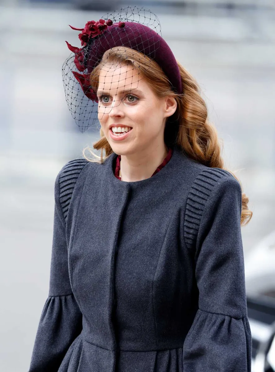 Prenses Beatrice, Babasının Adı Etrafındaki Tartışmalara Rağmen Sosyal Hayata Geri Döndü