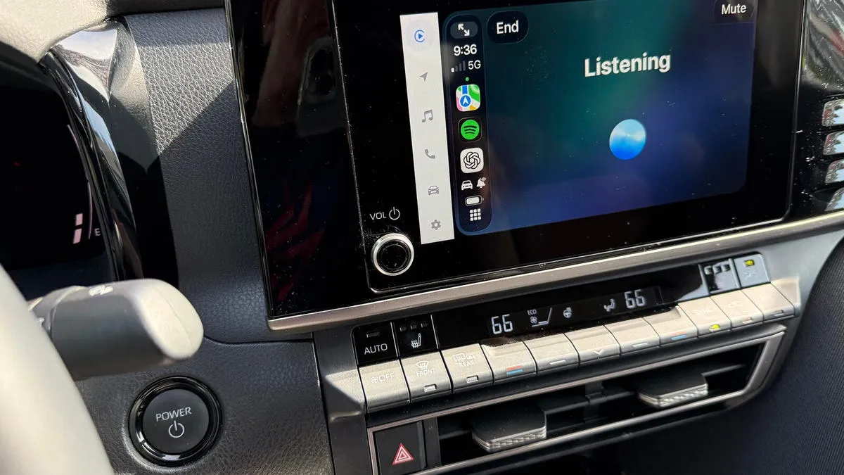 CarPlay'de Yapay Zeka Asistanları: ChatGPT mi, Perplexity AI mi Daha İyi?