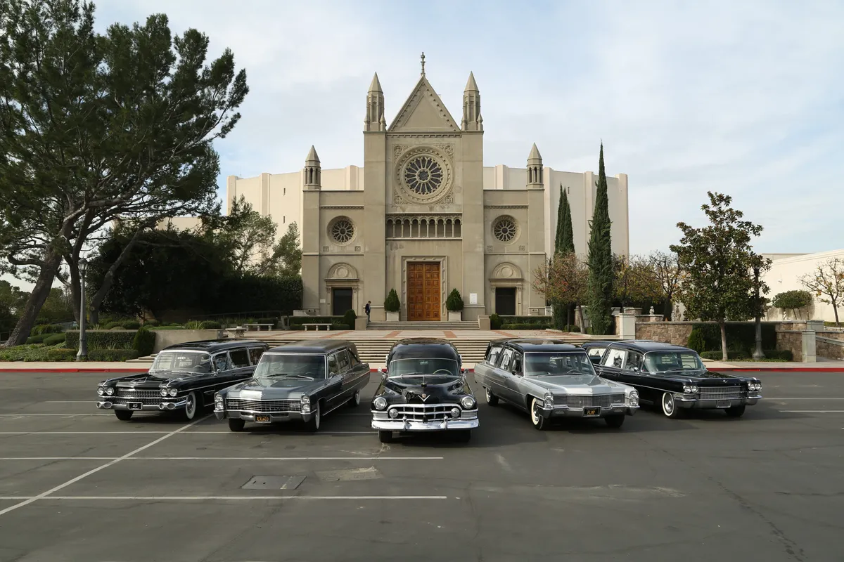 Mezarlıkların Gizli Kahramanları: Forest Lawn'un Özel Amaçlı Araçları