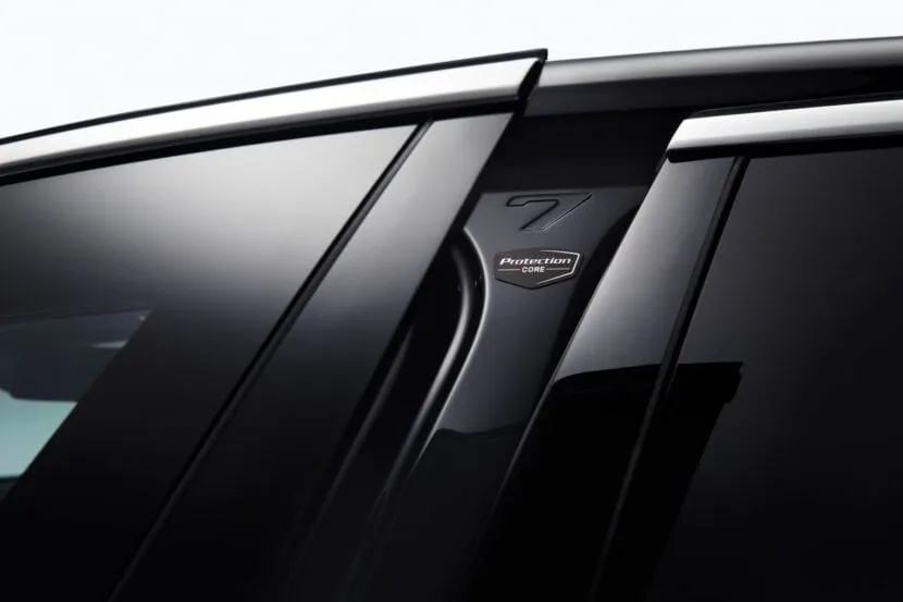Kral Charles'ın Zırhlı Filosu: BMW 760i Protection ve Elektrikli i7 M70 İncelemesi