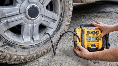 أدوات أساسية لرحلة برية لا تُنسى: تجهيز سيارتك لراحة وأمان