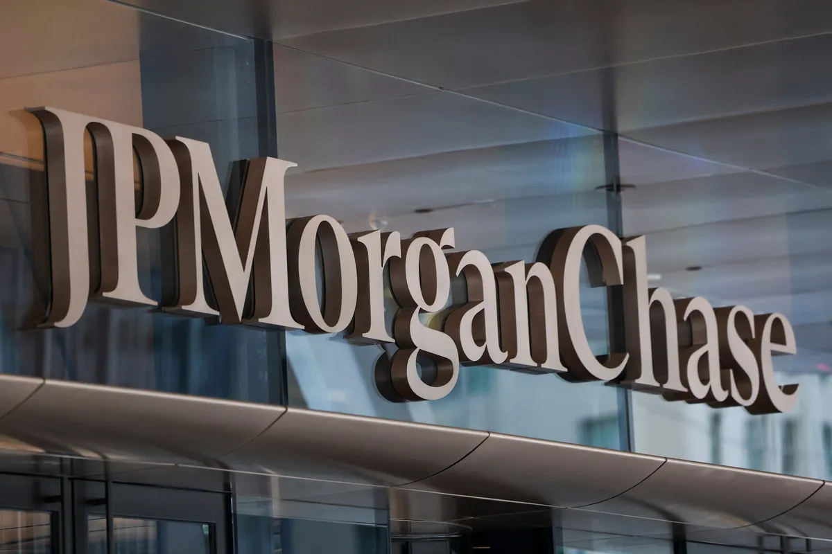 JPMorgan Yöneticisi Kadın Çalışanına Cinsel Taciz İddialarını Reddetti