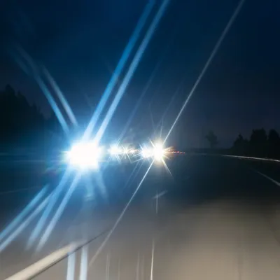 چرا سازمان NHTSA نصب لامپ‌های LED قابل تعویض را ممنوع کرده است؟
