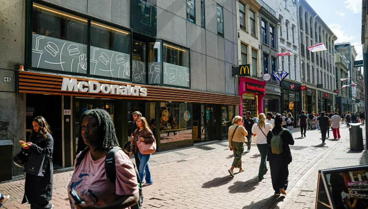 Amsterdam'da Çevreci Reklam Yasakları: Et Yemeği, Benzinli Araç ve Uçak Reklamlarına Yasak Geldi