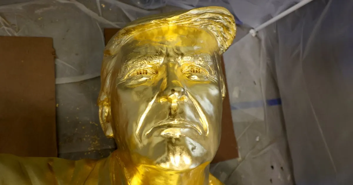 Heykeltıraş Trump Heykeliyle İlgili "Kaos" ve Ödeme Sorunlarını Anlattı