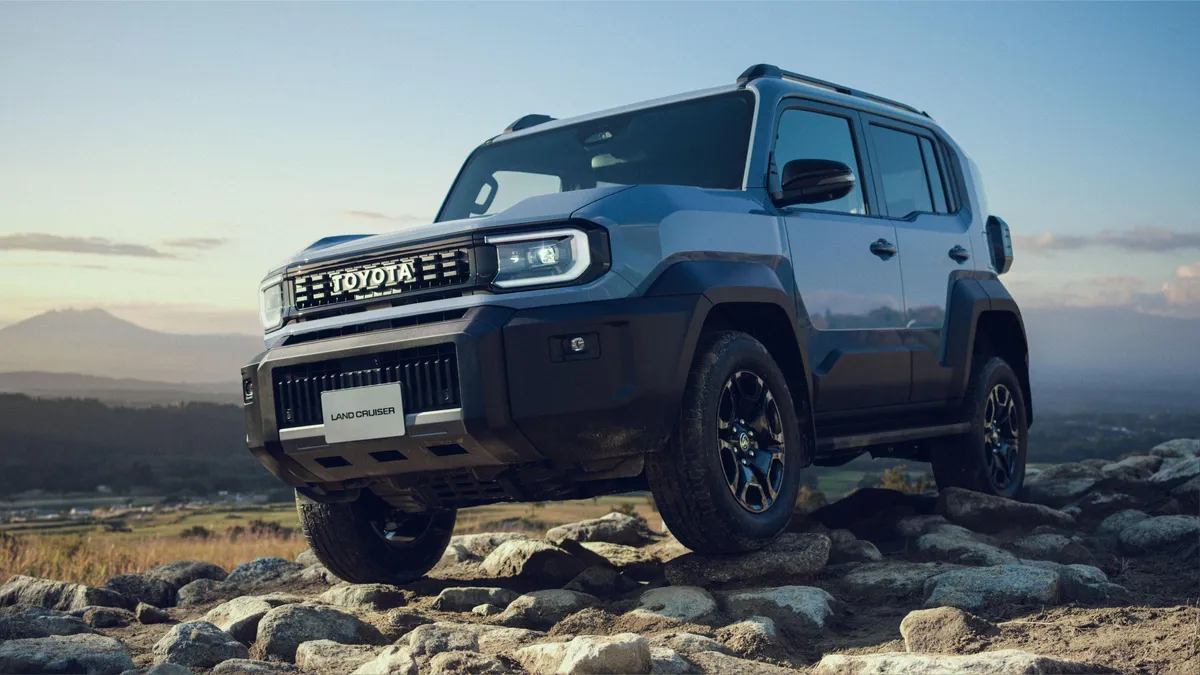 Toyota Land Cruiser: Efsanevi Arazi Aracı Yeni Hibrit Gücüyle Geri Dönüyor