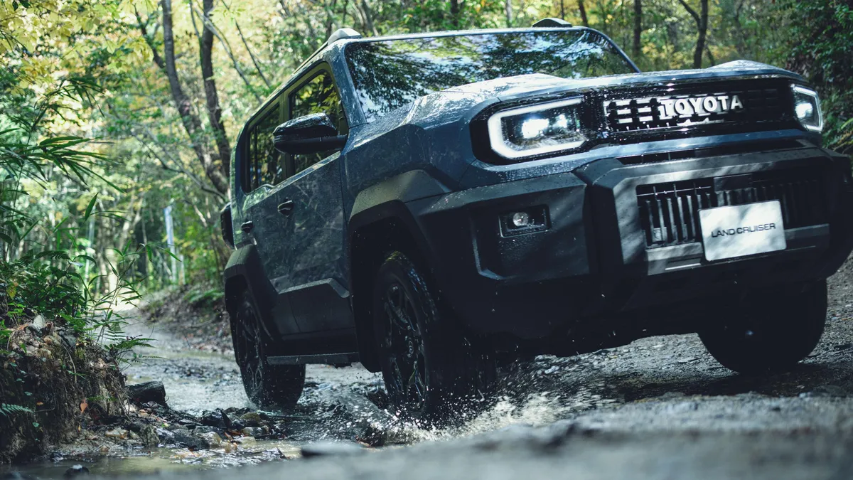 Toyota Land Cruiser: Efsanevi Arazi Aracı Yeni Hibrit Gücüyle Geri Dönüyor