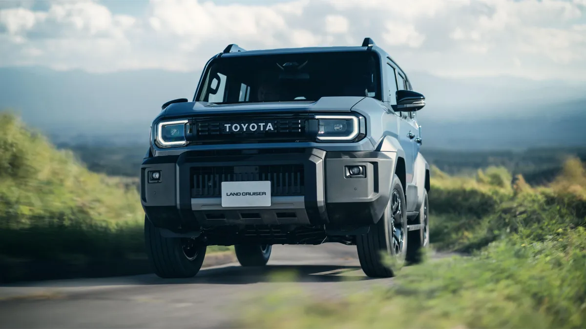 Toyota Land Cruiser: Efsanevi Arazi Aracı Yeni Hibrit Gücüyle Geri Dönüyor