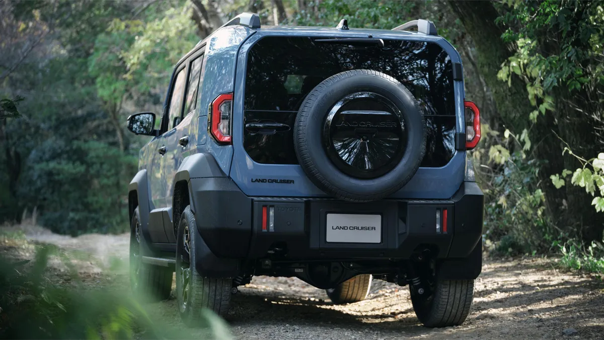 Toyota Land Cruiser: Efsanevi Arazi Aracı Yeni Hibrit Gücüyle Geri Dönüyor