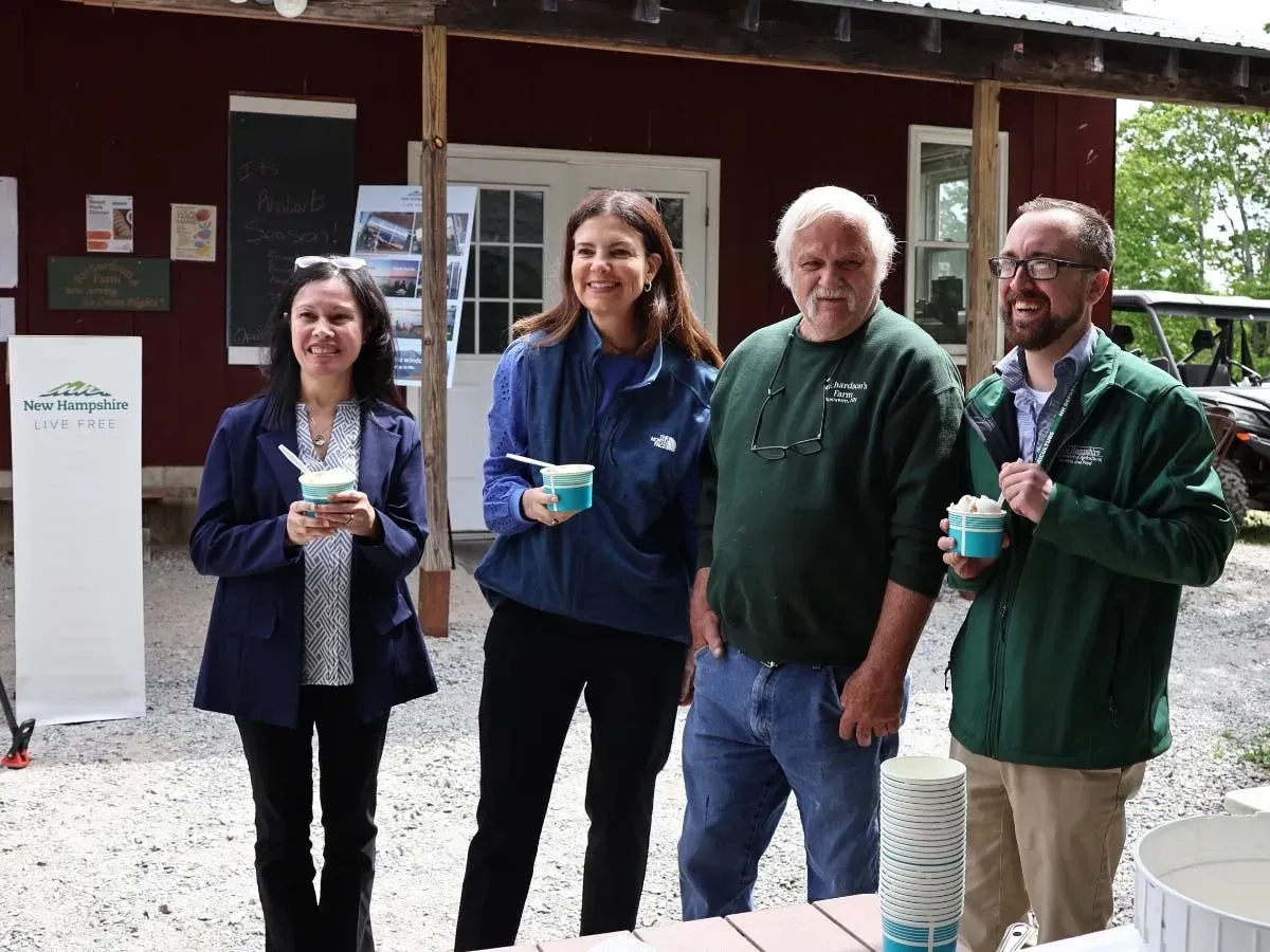 New Hampshire'da Yaz Turizm Sezonu Dondurma ve Elma Tatlısı ile Başladı