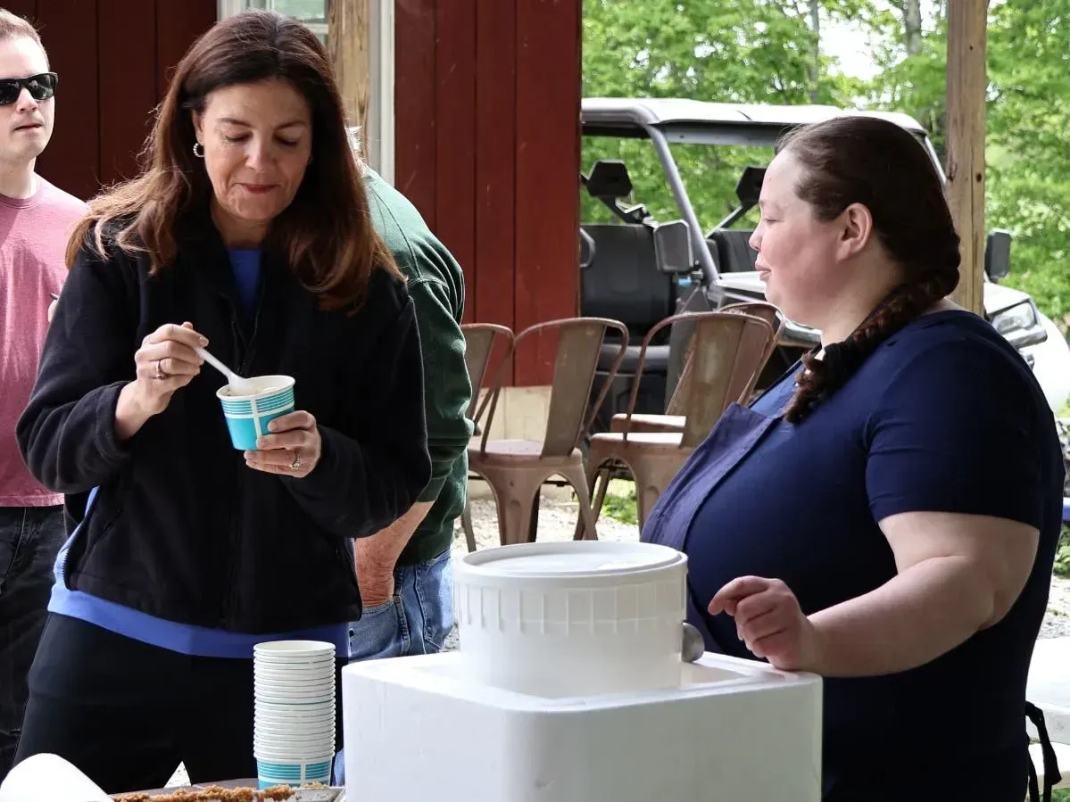 New Hampshire'da Yaz Turizm Sezonu Dondurma ve Elma Tatlısı ile Başladı