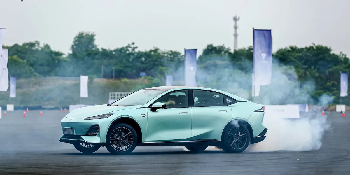Ganfeng Lithium'dan Devrim Niteliğinde Bir Adım: Dünyanın İlk 10 Ah Katı Hal Piller Üretimine Başladı