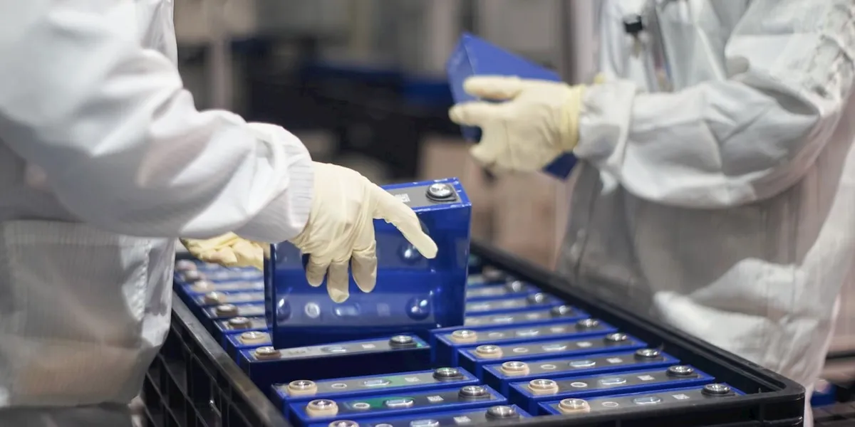 Ganfeng Lithium'dan Devrim Niteliğinde Bir Adım: Dünyanın İlk 10 Ah Katı Hal Piller Üretimine Başladı