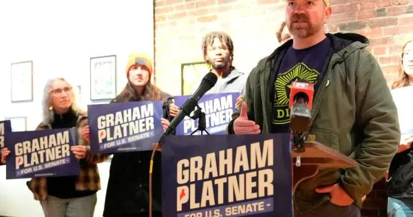 US Democrats Grapple with Anti-Establishment Sentiment and Economic Populism