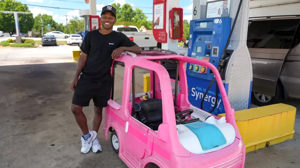 Yakıt Fiyatlarındaki Artış İnsanları Yaratıcı Çözümlere Yöneltiyor: Barbie Camper Dönüşümü İlham Veriyor