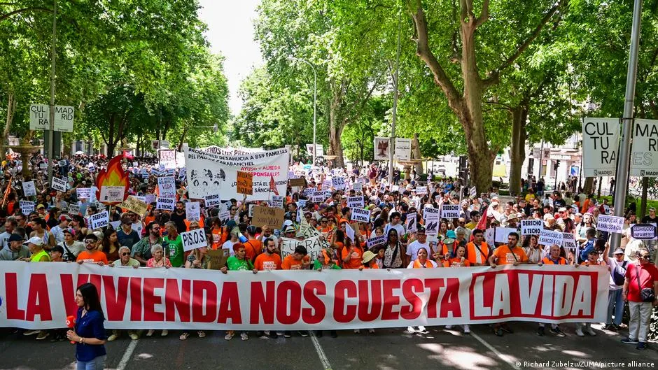 İspanya'da Kira Artışlarına ve Konut Krizi'ne Karşı Büyük Protesto