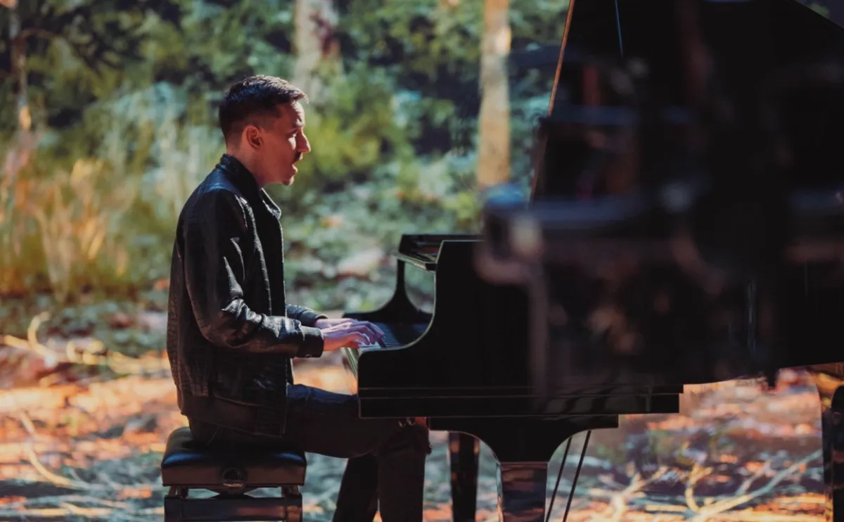 Carl Moon'un "Dragon" Müzik Videosu Sosyal Medyayı Salladı: Yeni Bir Dönemin Başlangıcı mı?