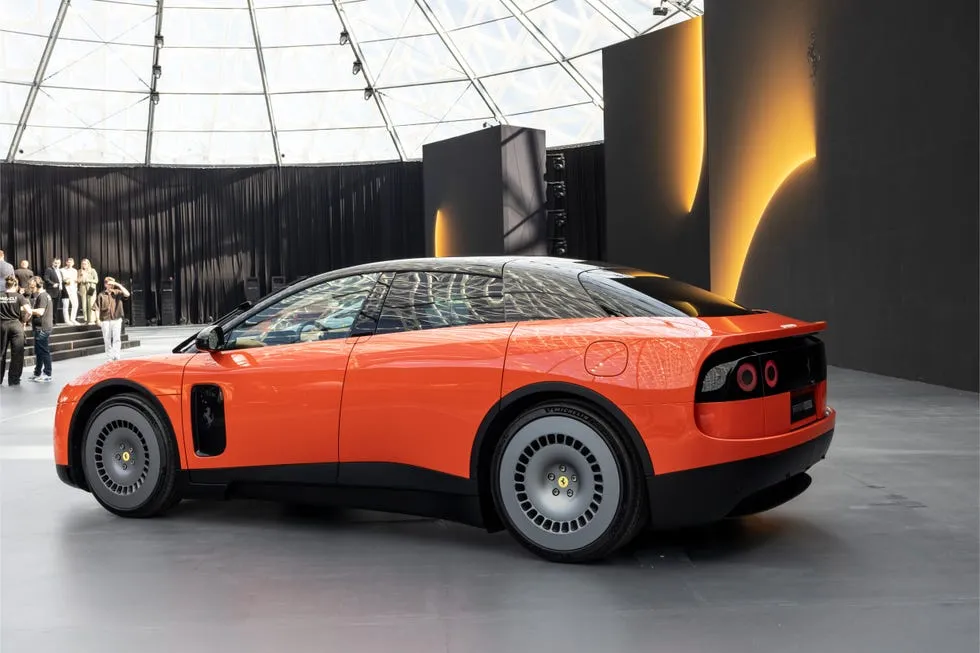 Ferrari Luce: Elektrikli Dönemin Kapılarını Aralayan Yenilikçi Model