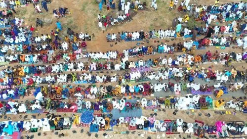 Sierra Leone'de Drone Görüntüleriyle Kaydedilen Kurban Bayramı Namazı