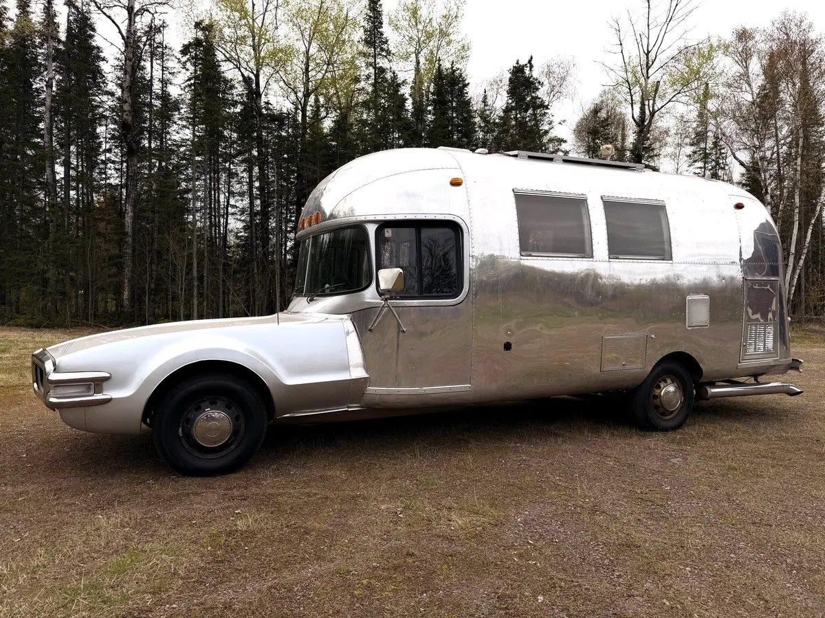 Airnado: Oldsmobile Toronado Ön Yüzü ve Airstream Karavan Birleşimiyle Efsane Bir Ev-Araç