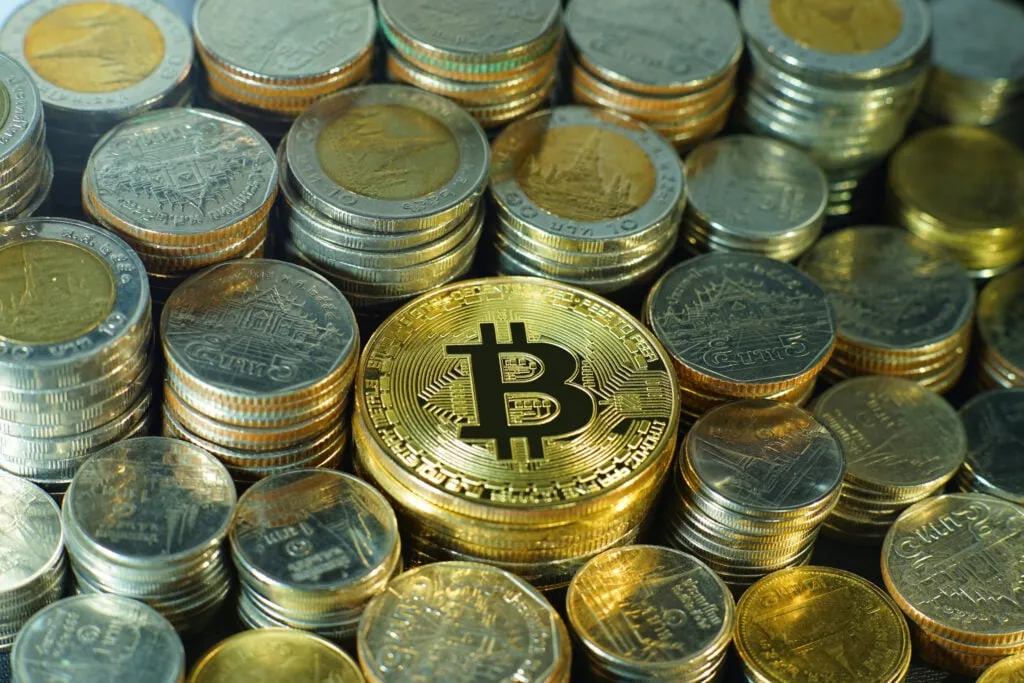 بيتر شيف ينتقد مستشاري العملات المشفرة "غير المؤهلين" وسط تقلبات البيتكوين