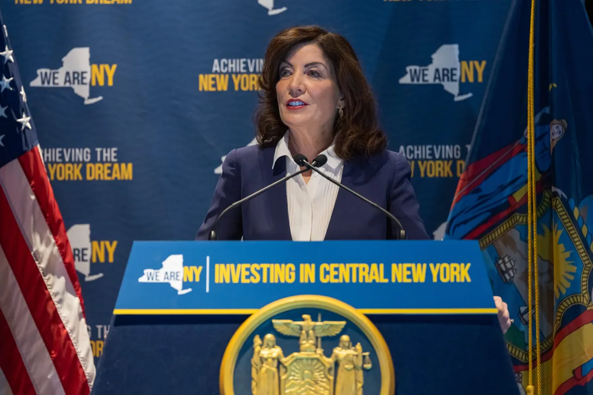 New York Valisi Hochul, Micron Teknolojisi Yatırımıyla Bölgesel Kalkınmayı Tetikliyor