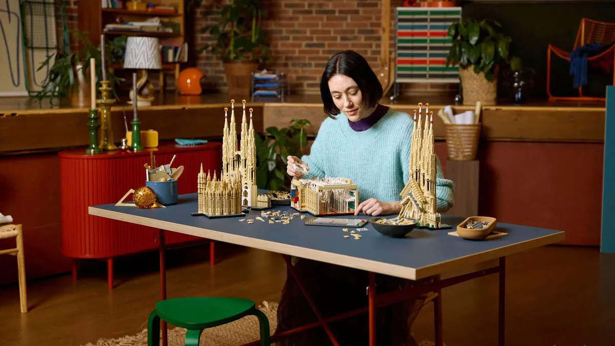 LEGO'nun En Büyük Seti: Sagrada Familia Modeli Tanıtıldı