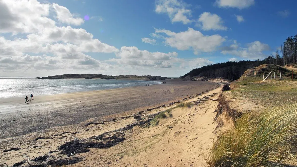 Galler'in Cennet Köşesi Traeth Llanddwyn: Zirvedeki Güzelliğin Aşırı Turizm Sınavı