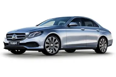 Karşılaştırma Mercedesbenz E200 2017 {request()->input('language_config')['common']['with']} Peugeot 2008